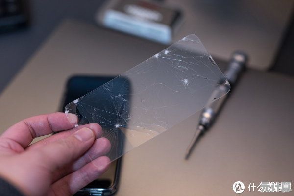告别贴膜烦恼！超详细钢化膜安装指南，新手也能完美操作