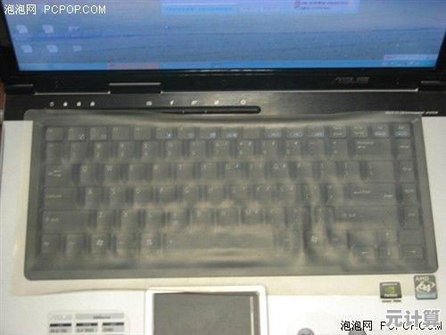透明贴膜：为笔记本屏幕加一道坚固防线，延长使用寿命