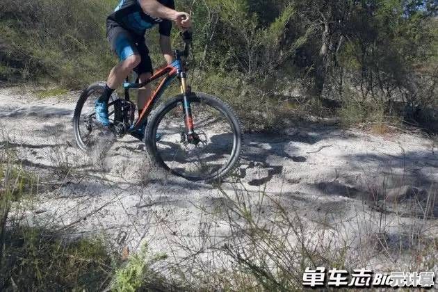 还在等什么？宅宅自行车》带你感受崎岖山路的快感！