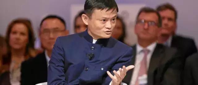 如何用亲手制作的机器人征服各种任务？机器人建造者》给你答案！