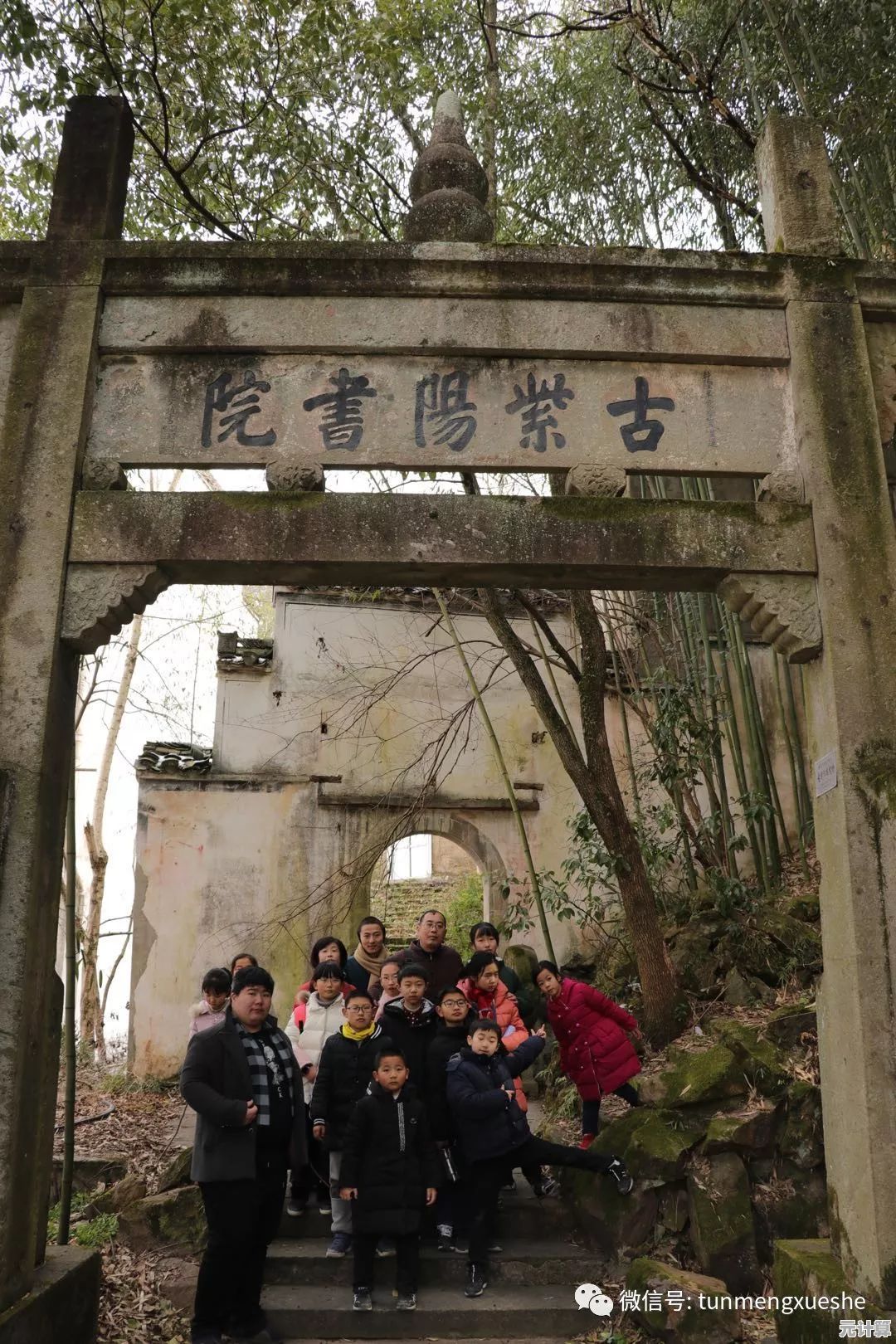 2025年江湖烟雨再续，踏入紫阳书院揭开千年秘辛与未来科技交织的武侠新篇章