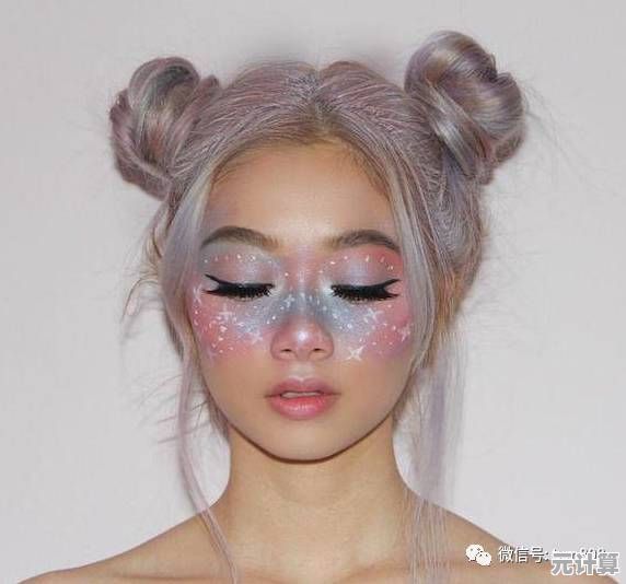 还在找一款自由搭配发型和妆容的游戏？精灵高中美容院等你来玩！