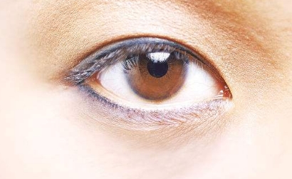 想要拥有双眼皮的深邃魅力？这些有效方法帮你实现自然转变！