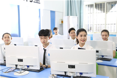 选择石家庄新华电脑学校,开启科技梦想与职业成功的专业之路