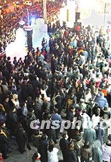 集结人群、躲避障碍的欢乐跑酷—人潮汹涌》你确定不叫上朋友一起玩?