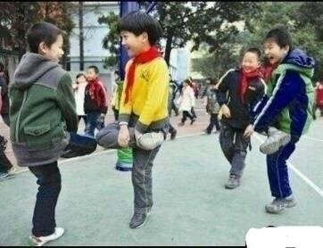 经典贪吃蛇也能多人竞技？贪吃蛇大作战无敌版》带你重温童年，挑战高分！