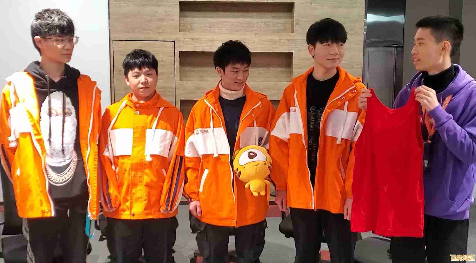 想和朋友组队开黑?和平国际服》自带语音联机功能,不来试试吗? 想和朋友组队开黑?和平国际服》自带语音联机功能,不来试试吗?